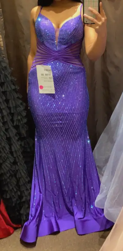 This was my grad dress back in 2023! I adored this dress, it served me well for the few hours that I...