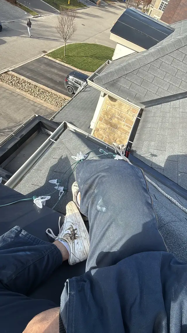 gutter  eavetrough cleaning420703560491356164