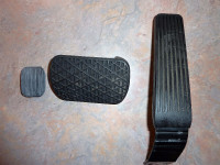 Mecedes C-Class (W203) - 3 pieces OEM rubber foot pedal inserts