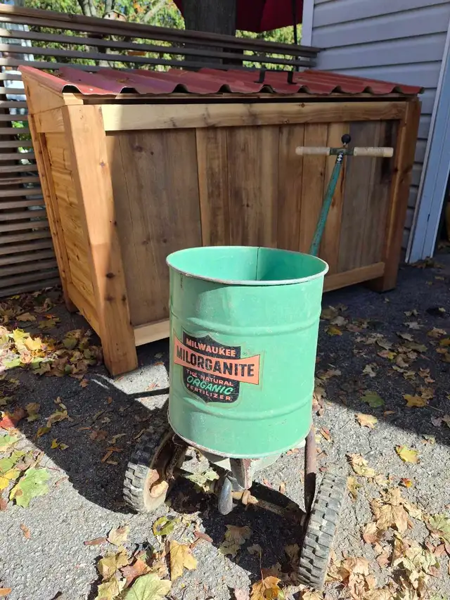 Milorganite Lawn Spreader