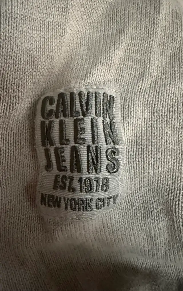 Calvin Klein Men’s Sweater S/P in Men's in Mississauga / Peel Region - Image 4