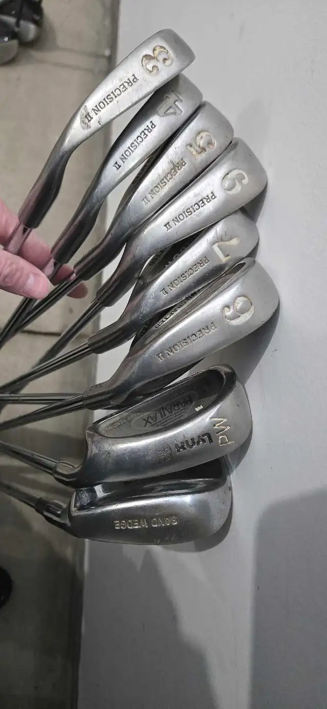 Golf clubs set in Golf in St. Catharines - Image 5
