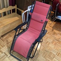 Chaise longue rouge pliante 