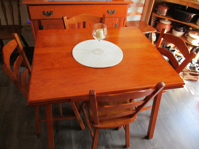 Vintage Vilas maple dining room set in Dining Tables & Sets in Annapolis Valley - Image 2