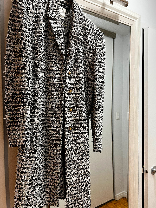 St John long tweed coat. LIKE NEW! in Women's - Tops & Outerwear in Mississauga / Peel Region - Image 3
