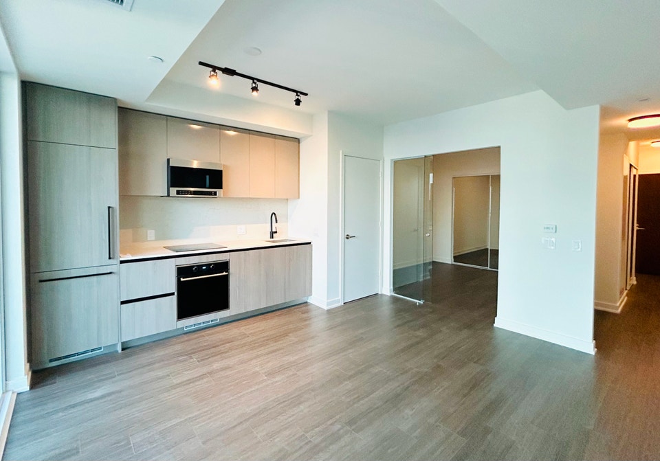 Beautiful 1b1b Condo for Rent at 425 Front Street East 2
