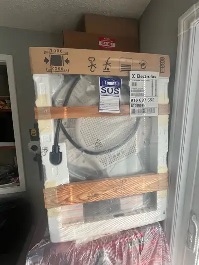 I'm selling a brand new Electrolux Condensing Dryer, model EIED2CAQSW00, It's still in its original...