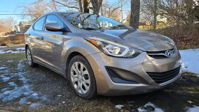 2015 Hyundai Elantra Sedan GL in Cars & Trucks in Cape Breton - Image 3