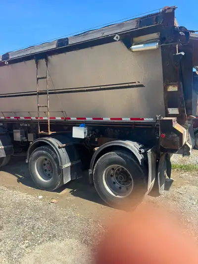2012 live bottom in very good condition… 4163463807 call