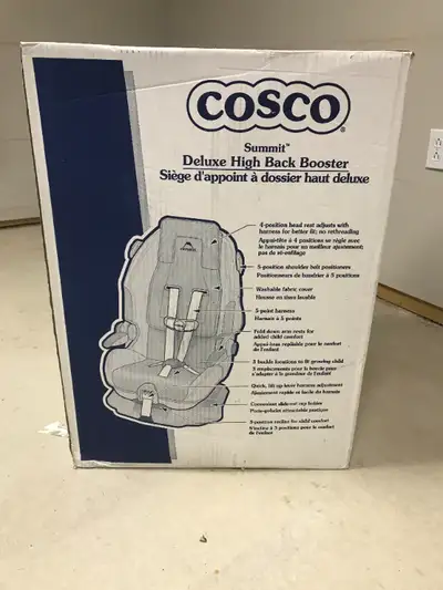Siège de voiture pour enfants de marque Cosco multi positions.