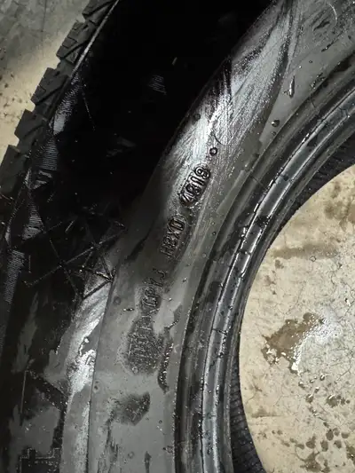 275/65/18 Hiver continental 225$/4 non négociable Usure photo *