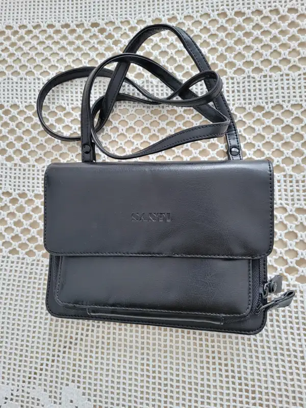 NEW BLACK HANDBAG in Women's - Bags & Wallets in Calgary - Image 2