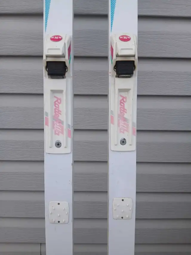 Elan TM 500 Lite Cross-country Skis 200 cm, NNN Auto Bindings in Ski in Ottawa - Image 3