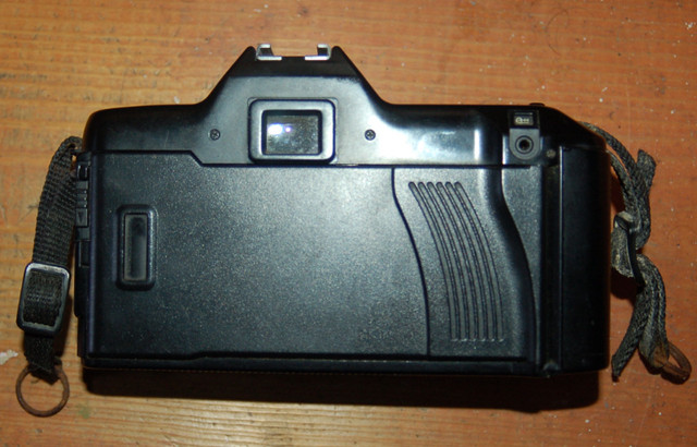 Ricoh KR-10M SLR Film 35mm Vintage Camera Parts or Repair in Cameras & Camcorders in Sudbury - Image 3