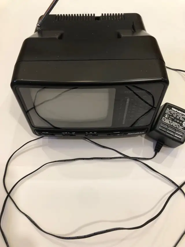 Genexxa Vintage Black & White Portable TV with Am/Fm Radio. in TVs in Saint John - Image 2
