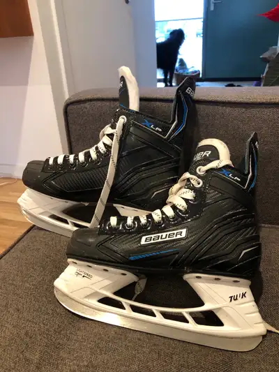 Bauer kids skates size 4, View more