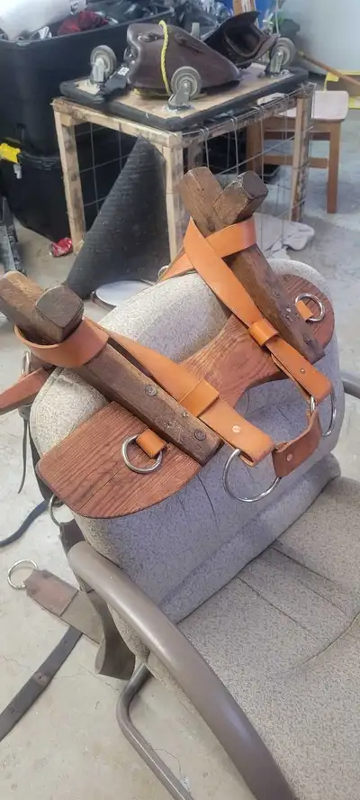 Very nice pack saddle for sale, brand new leather!