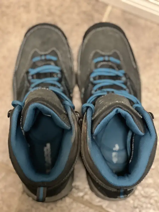 women’s size 9 hiking shoes in Women's - Shoes in Calgary - Image 5