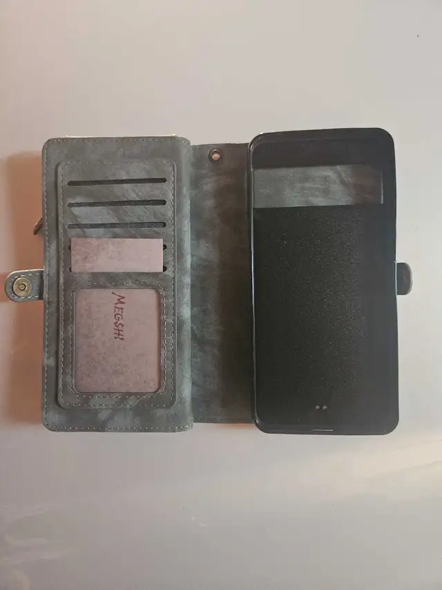 Wallet phone holder in Cell Phone Accessories in Hamilton - Image 3