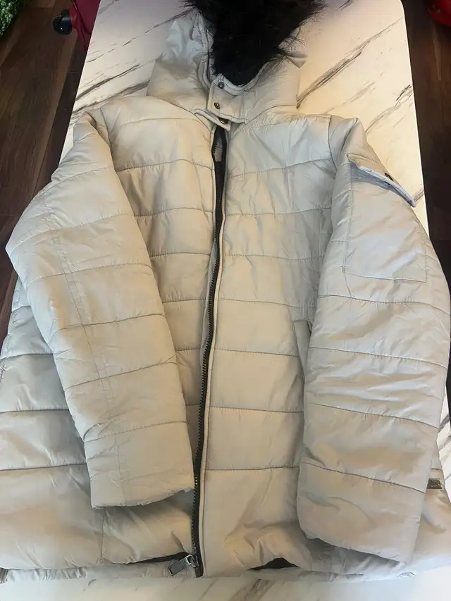 Women’s Jacket  in Women's - Tops & Outerwear in Oakville / Halton Region - Image 4