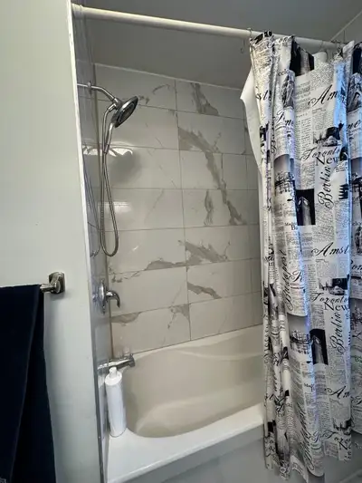 2 separate furnished rooms in a 3 bedroom house for female student or worker. 2 minutes to bus stop...