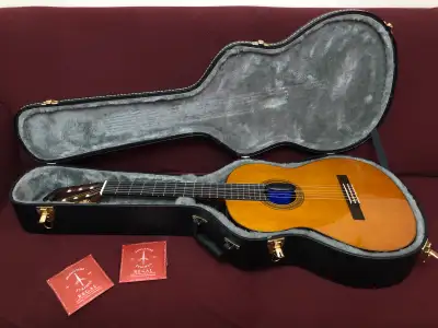 NEW YAMAHA CG182C CLASSICAL GUITAR NEUVE	+ EXTRAS, View more