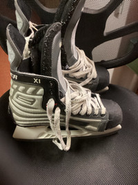 Lightly used Bauer Vapor 8D men’s hockey skates