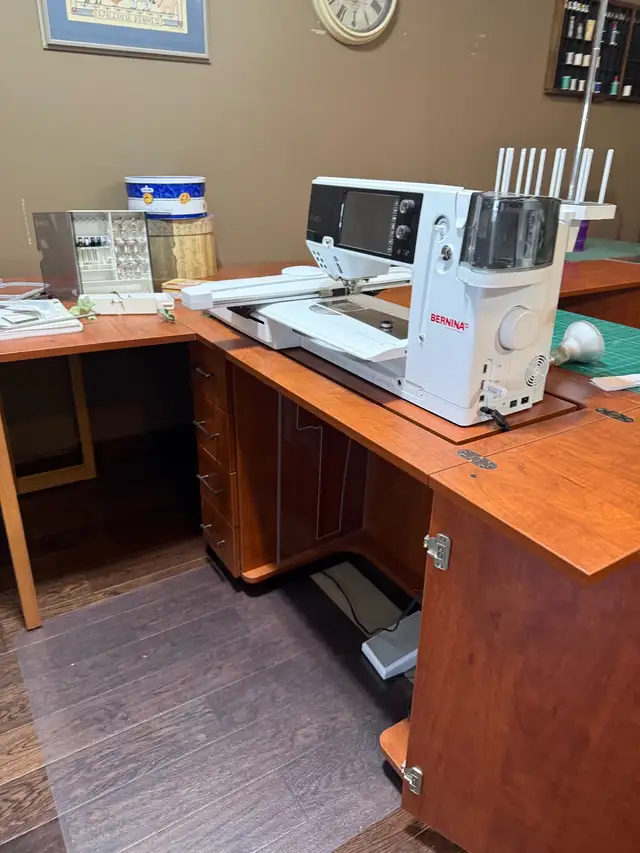 Bernina 880 sewing /embroidery machine in Hobbies & Crafts in Lloydminster - Image 3