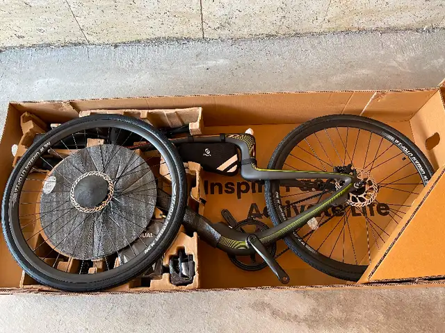 Urtopia Carbon E-Bike, 14kg, brand new in box62854392788099123