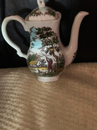 Tea pot Myott, England gorgeous shape/Theière Myott Angleterre