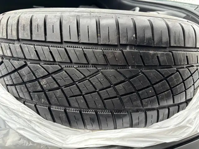 CONTINENTAL EXTREME CONTACT DWS06 PLUS  Tire Set (215/55R16) in Tires & Rims in Ottawa - Image 3
