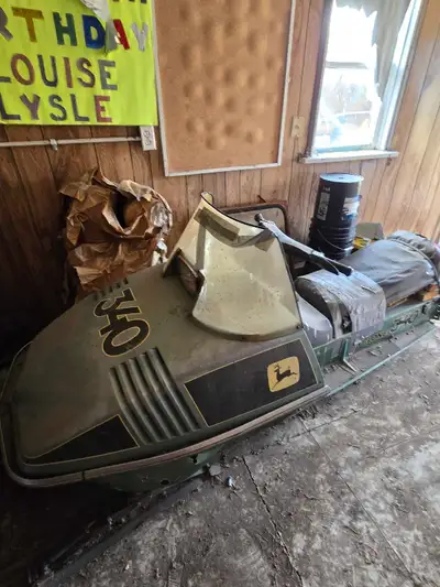 Running vintage sleds, price is obo Johnson Skee Horse #30, 1000$ Skidoo Free-Air, 1000$ Lynx 2000 F...