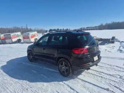 2012 vw tiguan with 250,000 km Run and drive very well Has new timing chain and turbo Call or text a...