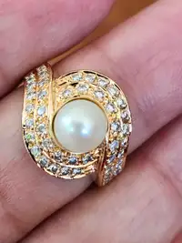 Beautiful 14k gold ring with natural diamond and pearl 