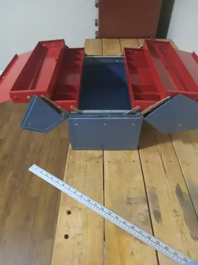 Beach toolbox in great condition.