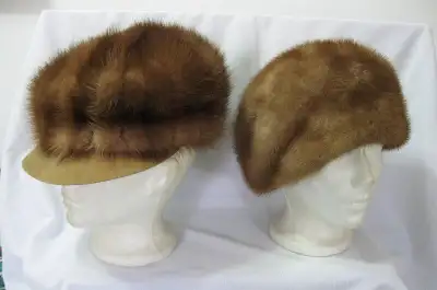 ...DEUX CHAPEAUX FOURRURE VINTAGE pour DAMES...AU CHOIX.., View more