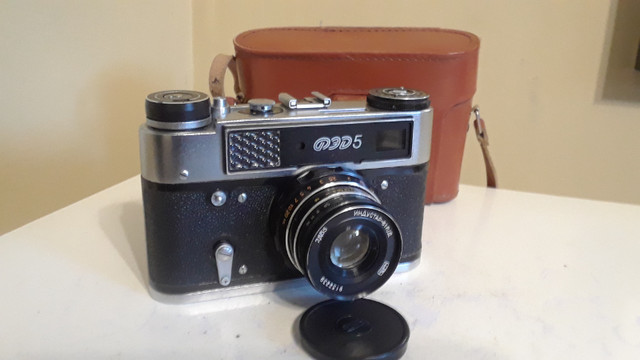 Vintage FED 5 Rangefinder Film Camera in Arts & Collectibles in Gatineau - Image 2