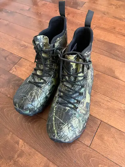 Sz 11- Mens Bogs Eagle Cap Camo Hunting Boots, View more