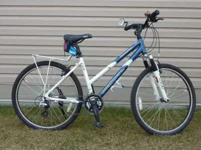 Ironhorse Maverick DX Mountain Bike, lightweight 6061 Aluminum frame, aluminum rims, brand new 26 x...