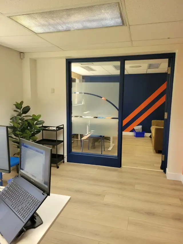 Local bureau / commercial à louer – Saint-Esprit