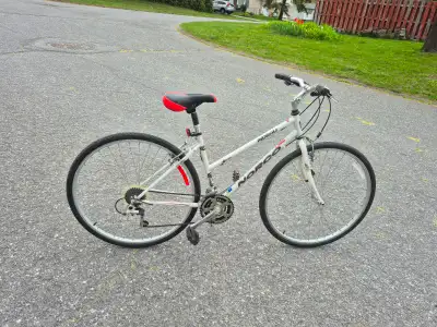 Norco Rideau tuned hybrid bicycle (17" fame), View more