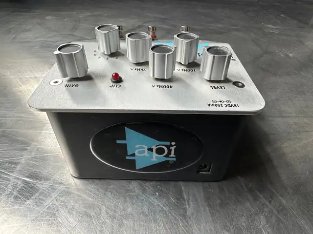 API TranZformer LX Bass Guitar Pedal | 525 Compressor 3-Band EQ in Amps & Pedals in City of Toronto - Image 5