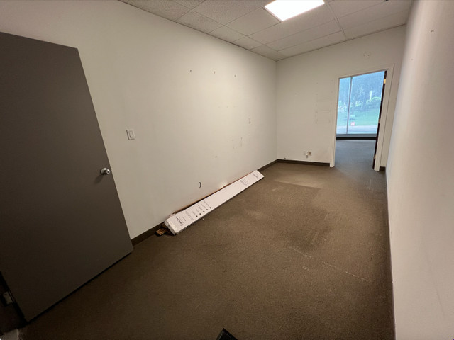 FIRST FLOOR office space for rent In Richmond Hill! in Commercial & Office Space for Rent in Markham / York Region - Image 4