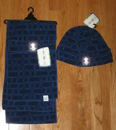 Vancouver 2010 Olympics Hat & Scarf & Avon Quilted Cosmetic Bag, View more