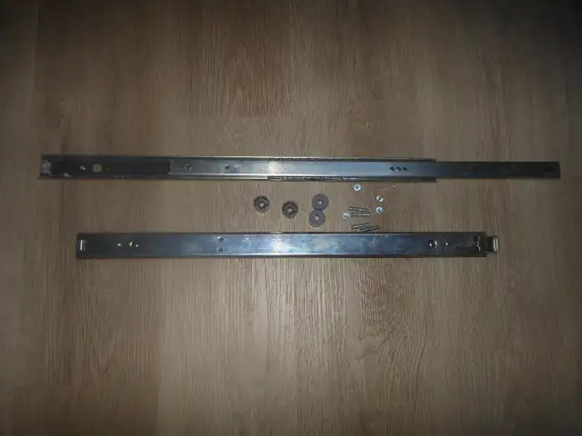 Sliding Door Tracks in Windows, Doors & Trim in City of Montréal - Image 2