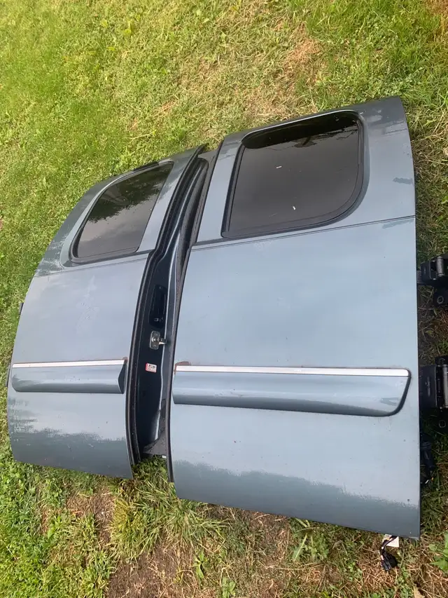 2007-2013 GMC Sierra Chevy Silverado extended cab rear doors in Other in Hamilton - Image 2