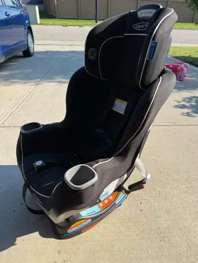 Graco 2 in 1 car seat, View more