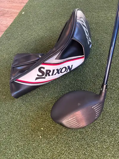 New Srixon ZXI driver, RH 10.5 regular flex. Only used once on simulator. No trades tks.
