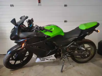 2010 KAWASAKI Ninja 250R Milage: 8836 km Made In: Japan Engine: 249-CC Gasoline New battery. One key...