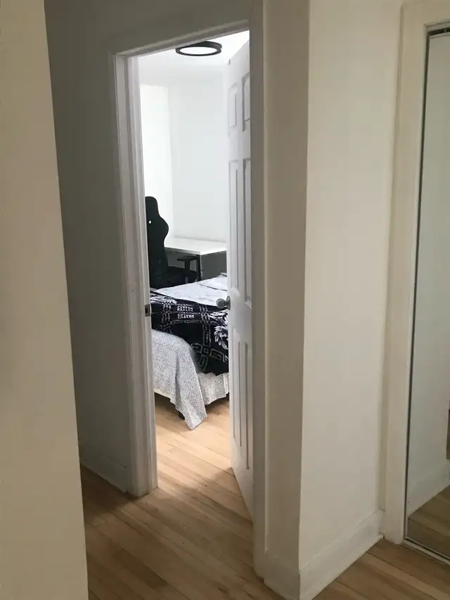 Room for rent (Chambre a louer) in Room Rentals & Roommates in City of Montréal - Image 2